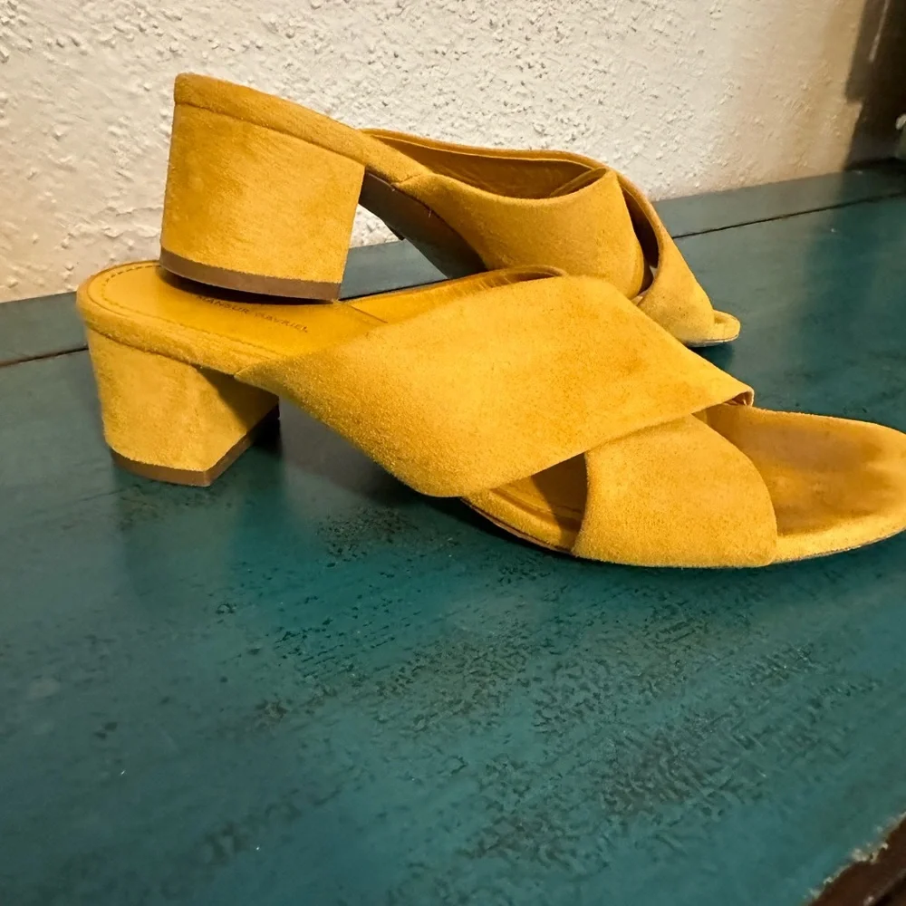 Mansur Gavriel Suede Crossover Sandals
Size: EU 37 (Approx. US 7) Regular (M, B) - Picture 4 of 4